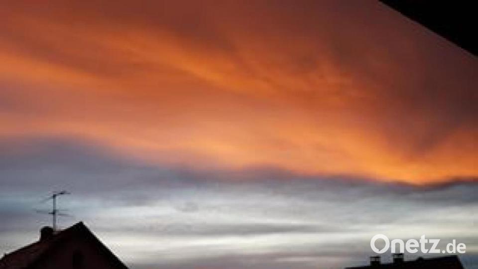 Unsere Leser haben uns Bilder von der Wetterschau am Donnerstagabend geschickt. Bild: Sabine Rummel-Rothkegel
