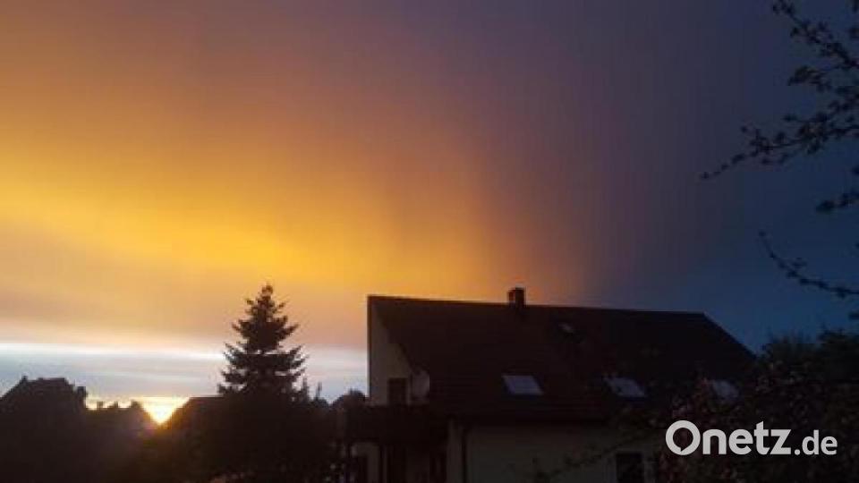 Unsere Leser haben uns Bilder von der Wetterschau am Donnerstagabend geschickt. Bild: Christian Hahn