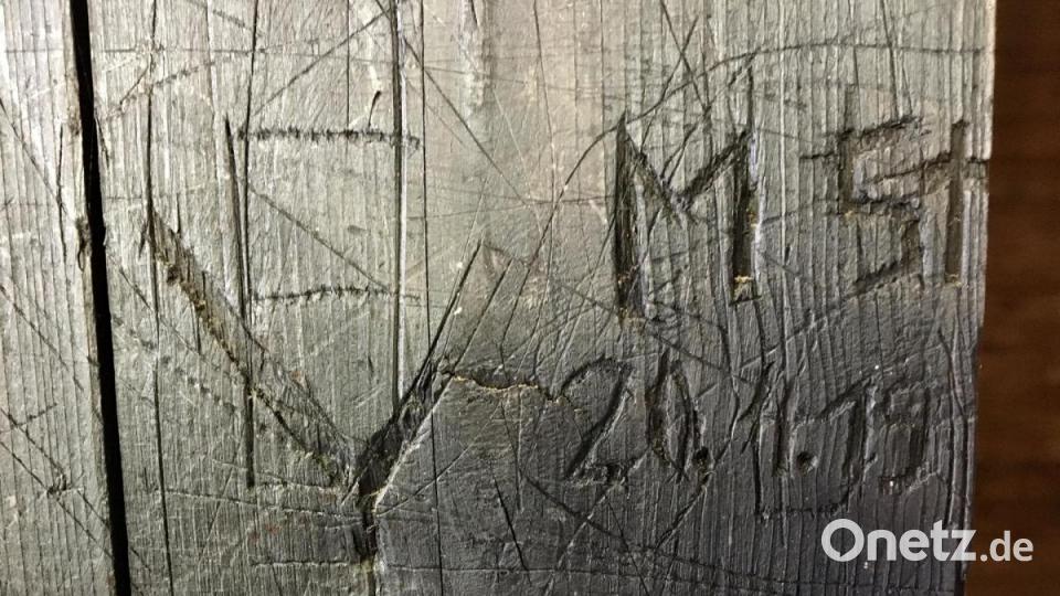 Eine der ältesten Ritzungen: Im April 19 hat sich hier jemand verewigt - vermutlich 1919. Bild: gri