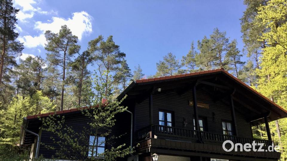Die Buchberghütte gehört dem Trachtenverein &quot;D Ehenbachtaler&quot; in Schnaittenbach. Sie steht vor einer Neueröffnung und ist dann wieder regelmäßig bewirtschaftet. Bild: gri