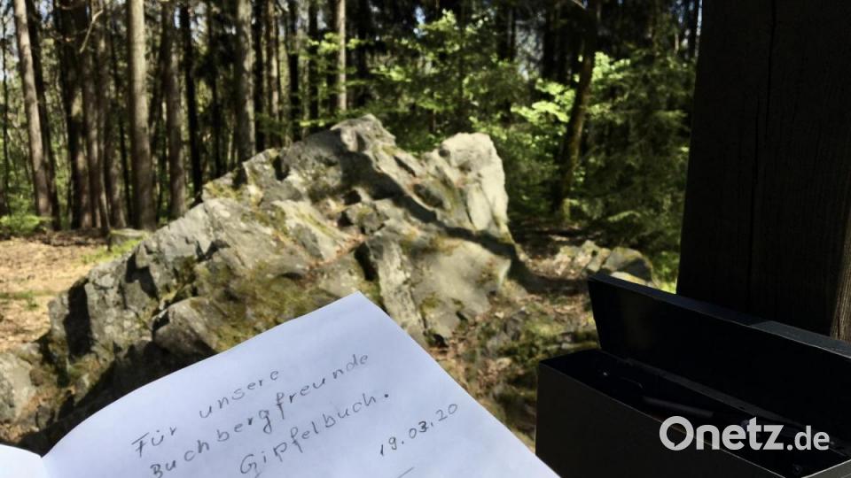 Ins Gipfelbuch haben sich schon viele Wanderer eingetragen. Bild: gri