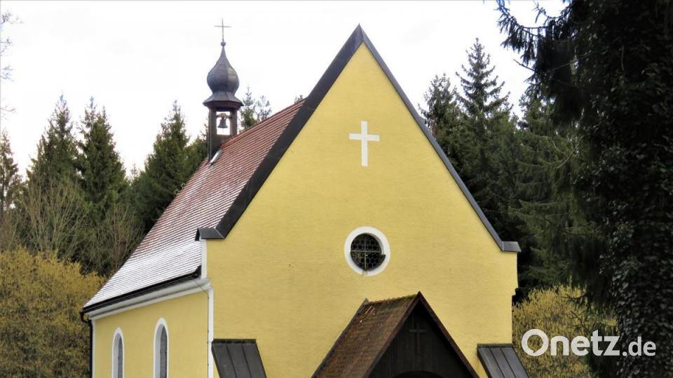 Idyllisch auf einer Lichtung nahe am Waldrand gelegen ist St. Nikolaus ein begehrtes Ausflugsziel, nicht nur für Gläubige. Bild: ubb