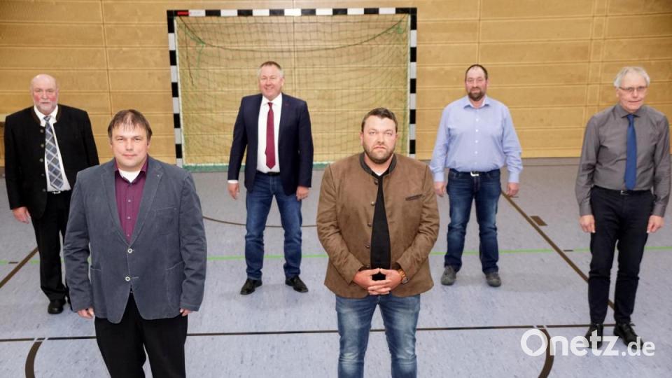 Die neuen Gemeinderatsmitglieder (von links): Peter Merkl, Markus Schmid, Gerhard Tretter, Adrian Scheitler, Reinhard Etterer und Lothar Porst. Bild: bkr