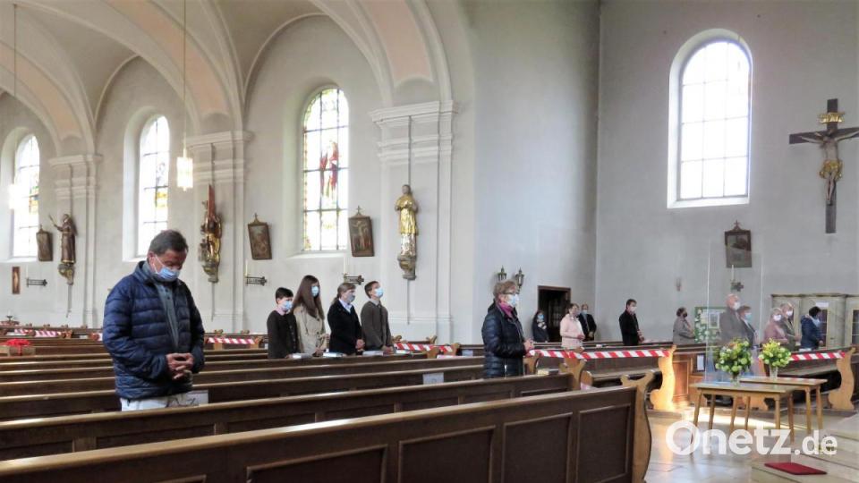 Nur wenige Gläubige sind in die Pfarrkirche St. Michael in Wiesau am Sonntag zur Neun-Uhr-Messe gekommen. Bild: ubb