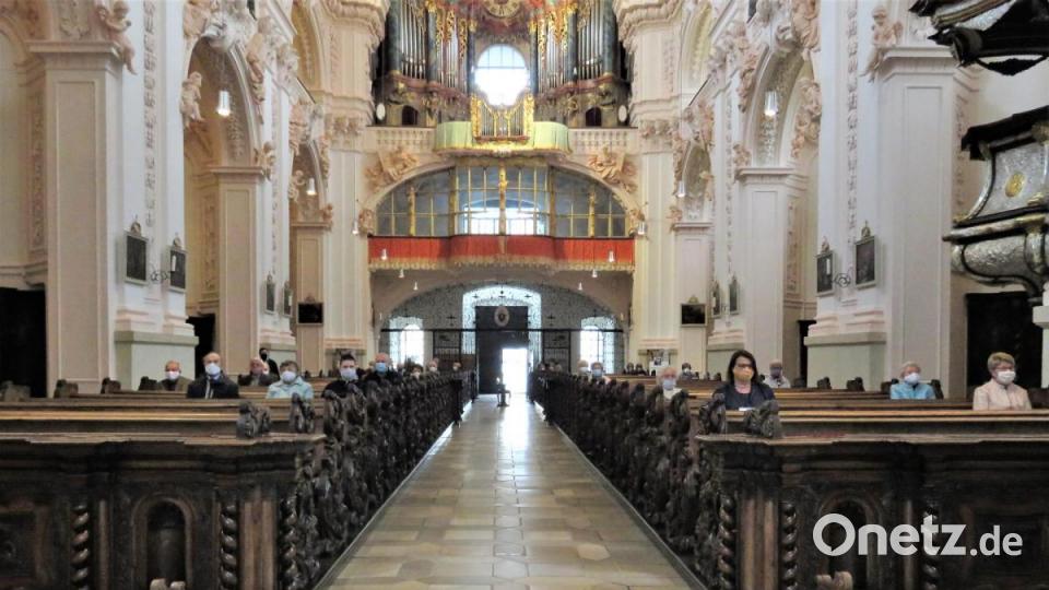 Wo sonst einigge hundert Leute zu den Gottesdiensten kommen, stehen in der großen Basilika nur noch 80 Plätze auf Abstand zur Verfügung. Bild: ubb