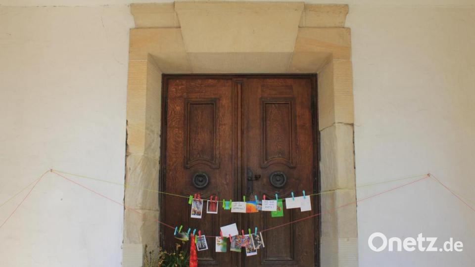 Gut angenommen wurde die Gebetsleine, die den Zugang zur Kirche bisher verwehrte. Bild: fks