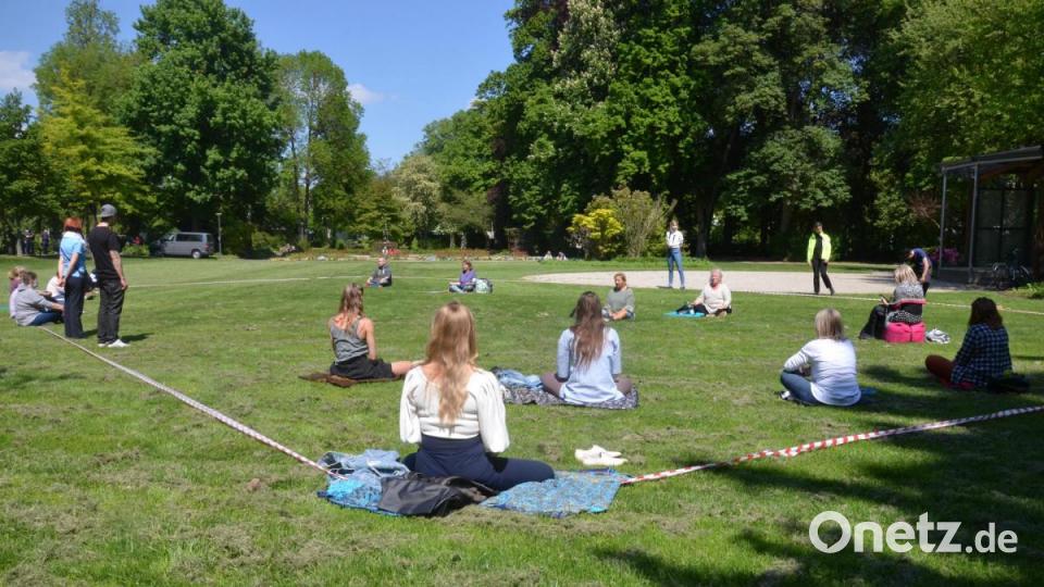 Meditieren mit Absperrband. Bild: Kunz
