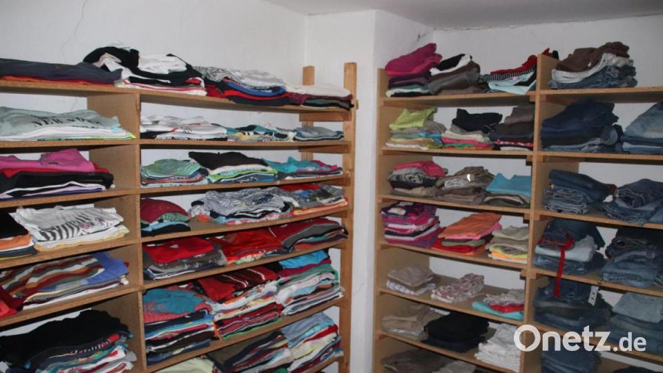 Jeans, T-Shirts und Pullover in großer Auswahl stehen bereit. Bild: cog