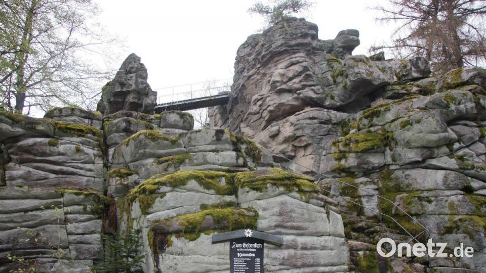Der Hackelstein ist ein beliebtes Wanderziel im Naturpark Steinwald. Das Felsmassiv aus Granit findet man westlich von Fuchsmühl. Bild: wro