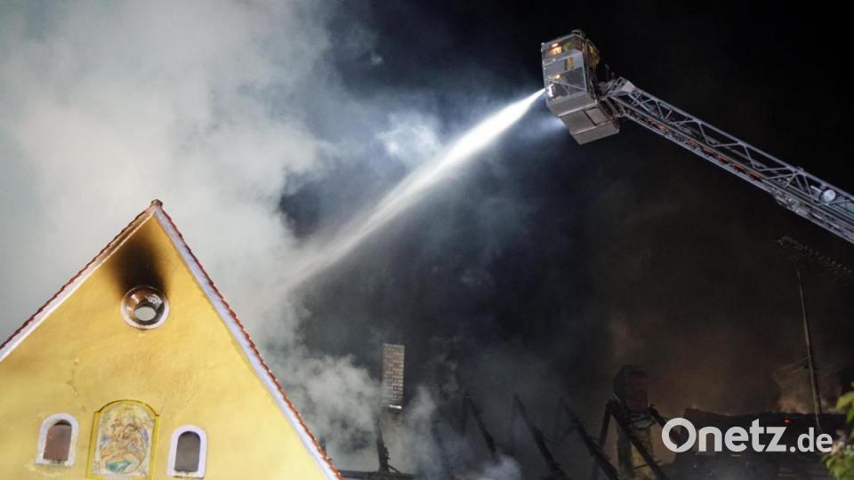 Im Markt Hohenburg kommt es wegen eines Brandes zu einem Großeinsatz. 150 Einsatzkräfte rücken aus. Bild: Christopher Dotzler