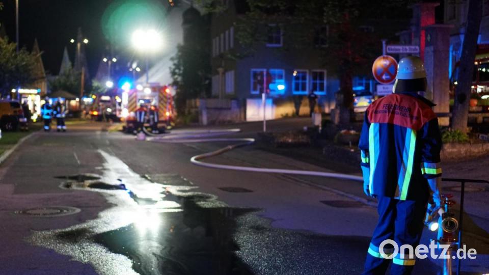 Im Markt Hohenburg kommt es wegen eines Brandes zu einem Großeinsatz. 150 Einsatzkräfte rücken aus. Bild: Christopher Dotzler