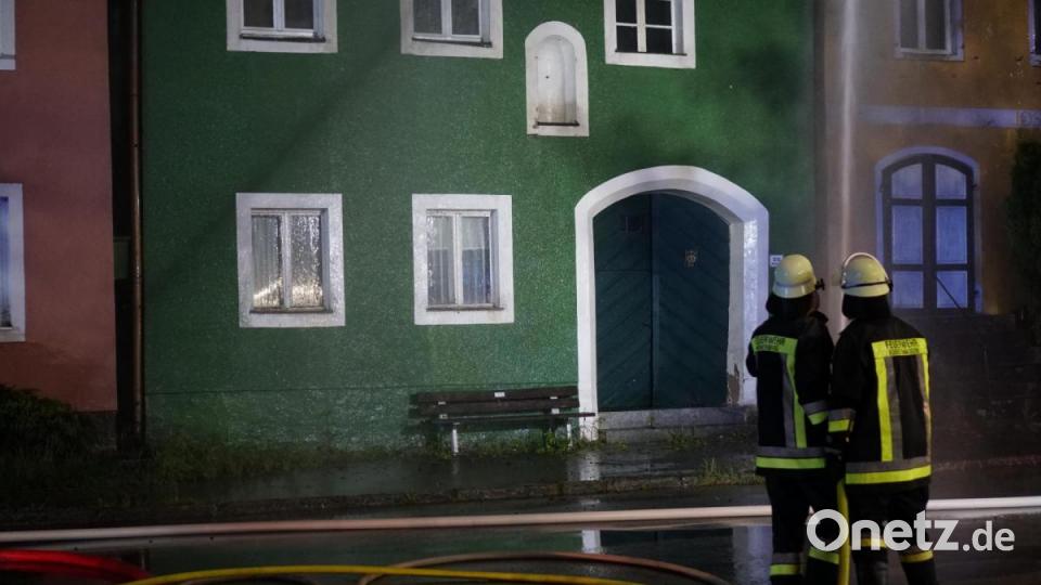 Im Markt Hohenburg kommt es wegen eines Brandes zu einem Großeinsatz. 150 Einsatzkräfte rücken aus. Bild: Christopher Dotzler