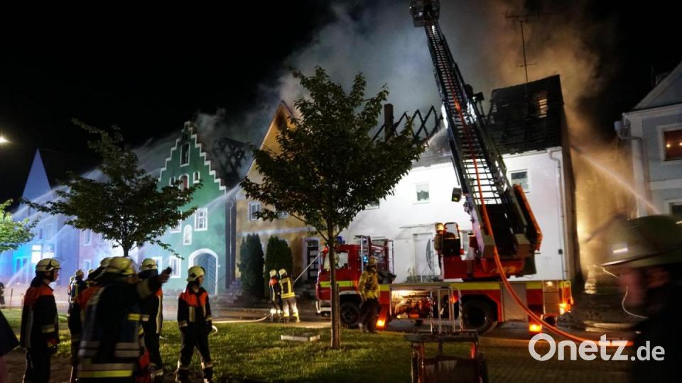 Im Markt Hohenburg kommt es wegen eines Brandes zu einem Großeinsatz. 150 Einsatzkräfte rücken aus. Bild: Christopher Dotzler