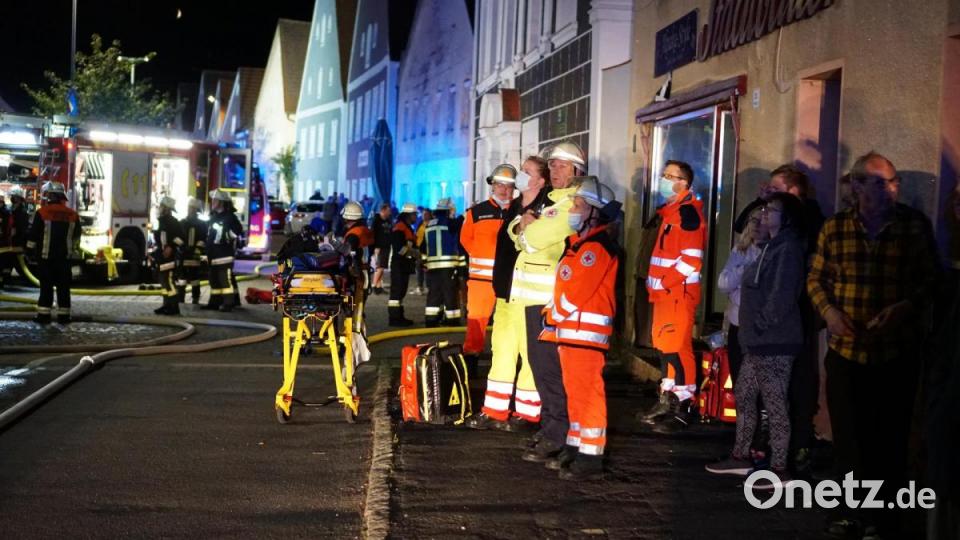 Im Markt Hohenburg kommt es wegen eines Brandes zu einem Großeinsatz. 150 Einsatzkräfte rücken aus. Bild: Christopher Dotzler