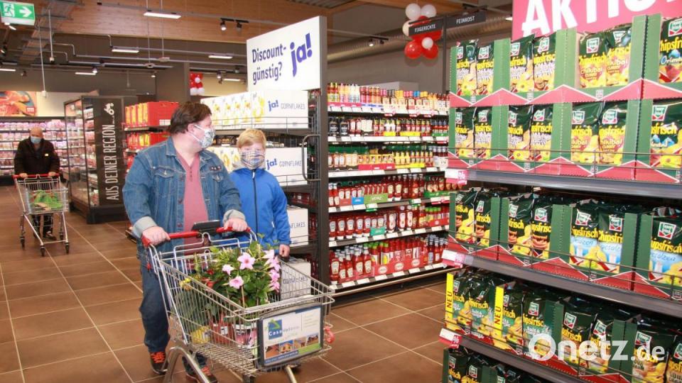 Wiederöffnung des Rewe-Markts an der Egerstraße in Wiesau. Bild: wro