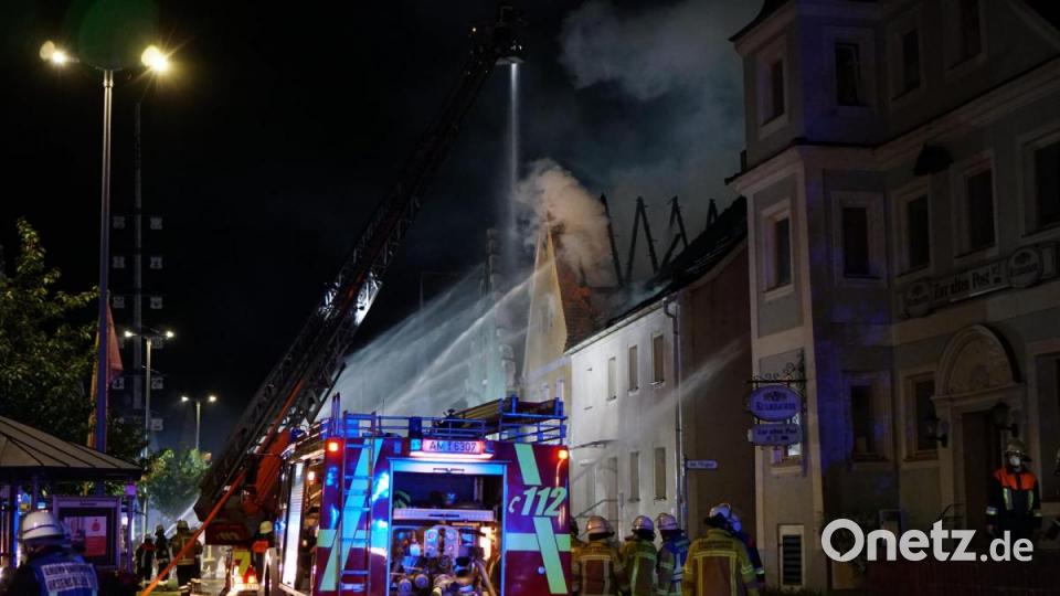 Im Markt Hohenburg kommt es wegen eines Brandes zu einem Großeinsatz. 150 Einsatzkräfte rücken aus. Bild: Christopher Dotzler
