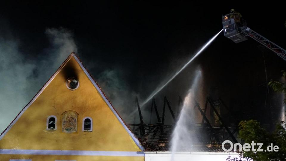 Im Markt Hohenburg kommt es wegen eines Brandes zu einem Großeinsatz. 150 Einsatzkräfte rücken aus. Bild: Christopher Dotzler