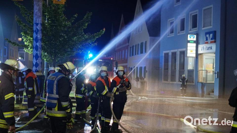 Im Markt Hohenburg kommt es wegen eines Brandes zu einem Großeinsatz. 150 Einsatzkräfte rücken aus. Bild: Christopher Dotzler