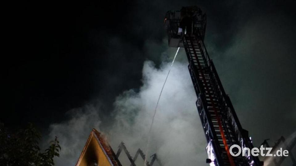 Im Markt Hohenburg kommt es wegen eines Brandes zu einem Großeinsatz. 150 Einsatzkräfte rücken aus. Bild: Christopher Dotzler