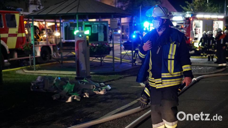 Im Markt Hohenburg kommt es wegen eines Brandes zu einem Großeinsatz. 150 Einsatzkräfte rücken aus. Bild: Christopher Dotzler