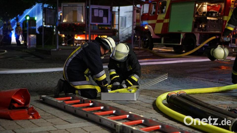 Im Markt Hohenburg kommt es wegen eines Brandes zu einem Großeinsatz. 150 Einsatzkräfte rücken aus. Bild: Christopher Dotzler