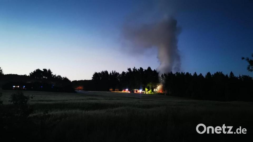 Schon von Weitem war der Brand zu sehen. Bild: Markus Schmidt/Feuerwehr Hersbruck