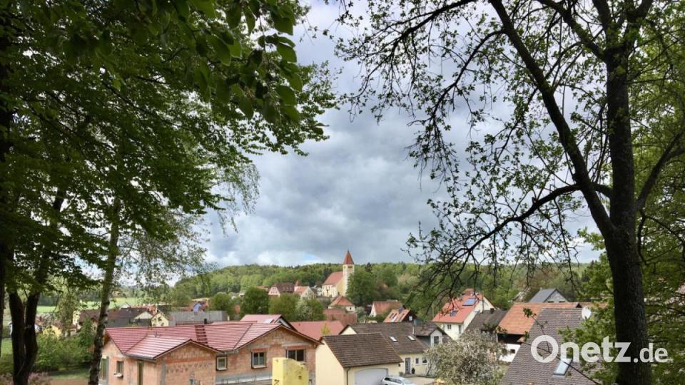 Zum Kalmusfelsen und zum Osterloch: Unterwegs in der "Wanderwelt Illschwang" Bild: gri