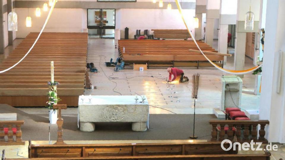 Die Sanierung der Neunburger Stadtpfarrkirche hat begonnen. In der sogenannten &quot;neuen Kirche&quot; ist mittlerweile das gesamte Kirchengestühl entfernt und zur Renovierung abtransportiert worden. An Pfingsten werden dort Stühle aufgestellt Bild: Hirsch