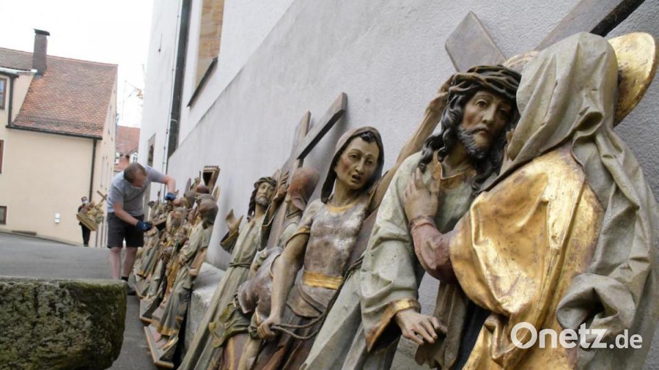Die Kreuzwegstationen und Heiligenfiguren werden in verschiedenen Räumlichkeiten der Pfarrei eingelagert. Bild: Agnes Jonas