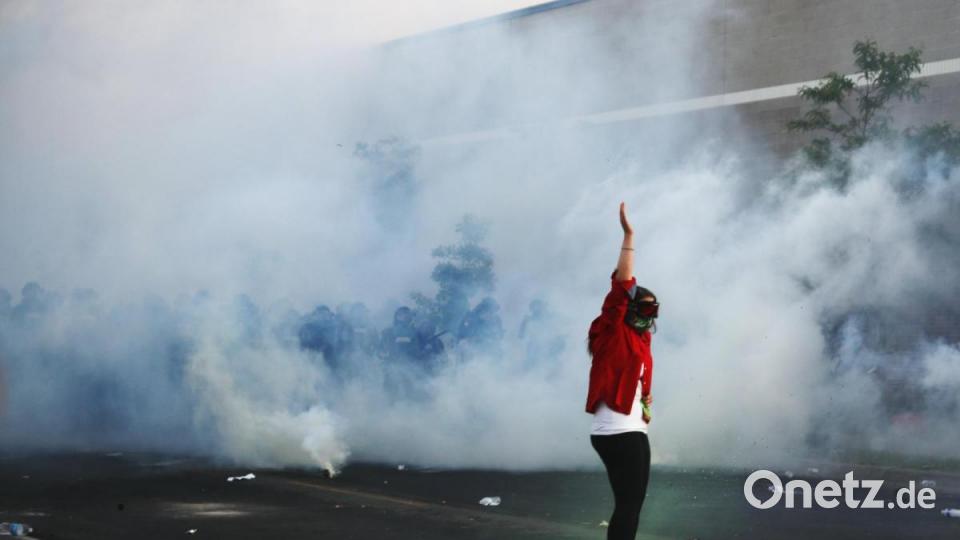 Nach dem Tod des Afroamerikaners George Floyd bei einem brutalen Polizeieinsatz in Minneapolis haben Ausschreitungen in US-Metropolen in der fünften Nacht in Folge angedauert. Bild: John Minchillo/dpa