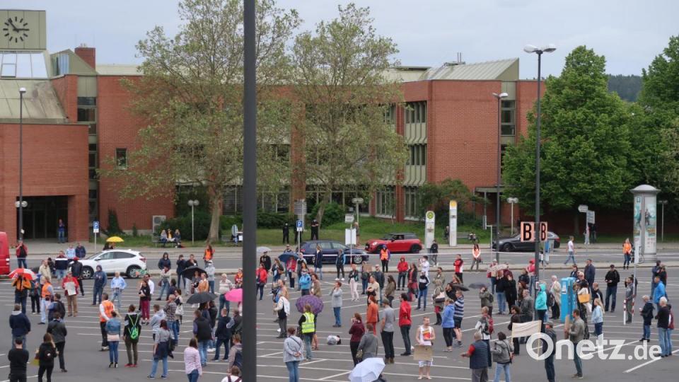 Nach Angaben der Polizei demonstrierten am Pfingstsonntag 150 Personen gegen die Beschneidung der Grundrechte und gegen Impfpflicht. Bild: Kunz