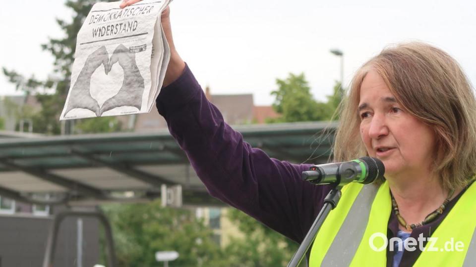 Sonja Schuhmacher ruft zum demokratischen Widerstand auf. Bild: Kunz