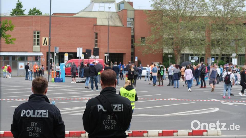 Der Parkplatz war großräumig abgesperrt. Bild: Kunz