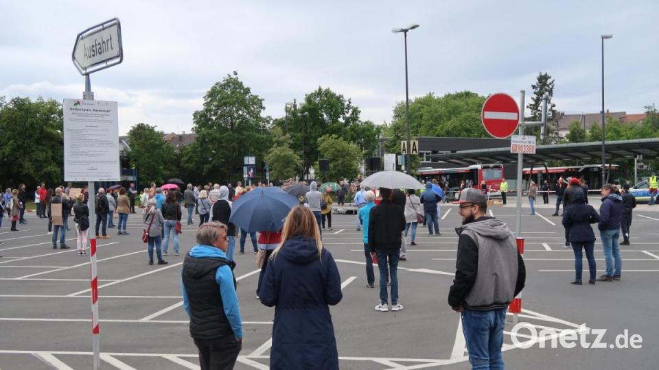 Nach Angaben der Polizei demonstrierten am Pfingstsonntag 150 Personen gegen die Beschneidung der Grundrechte und gegen Impfpflicht. Bild: Kunz