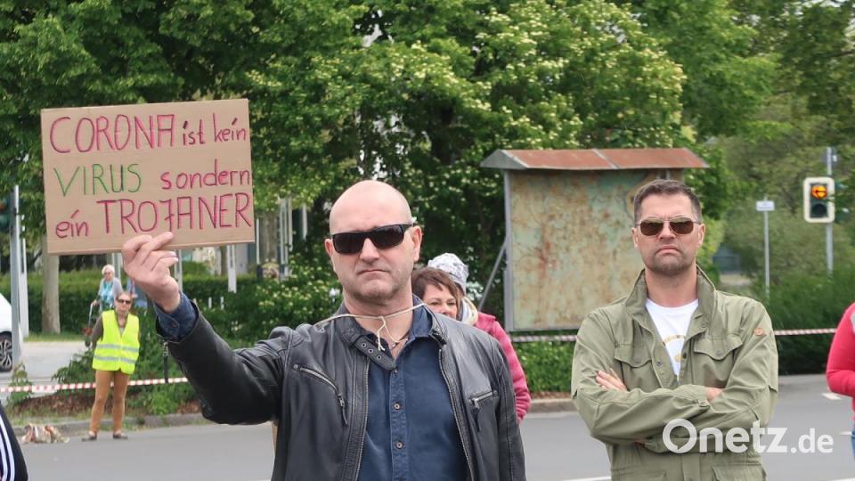 Nach Angaben der Polizei demonstrierten am Pfingstsonntag 150 Personen gegen die Beschneidung der Grundrechte und gegen die Impfpflicht. Bild: Kunz