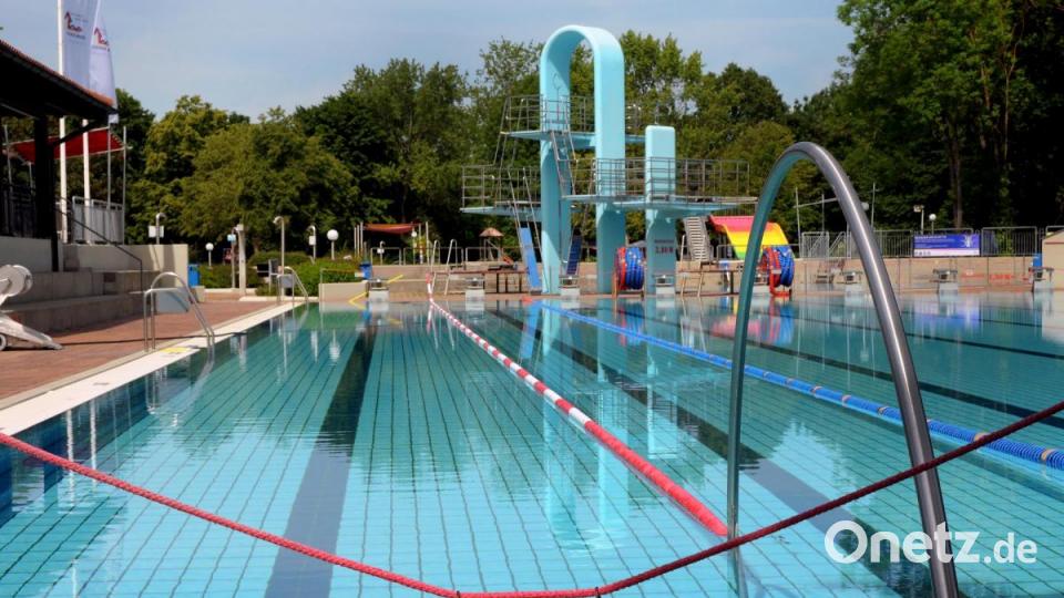 Einspringen verboten gilt hier auch zu normalen Zeiten. In der Coronakrise umso mehr, weil sich verschiedene Schwimmsportarten ein Becken teilen müssen. Bild: Stephan Huber