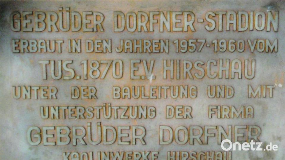 Diese Tafel erinnert im Eingangsbereich des Sportparks an die langjährige Heimat des TuS nahe dem Moosweihers. Bild: fg