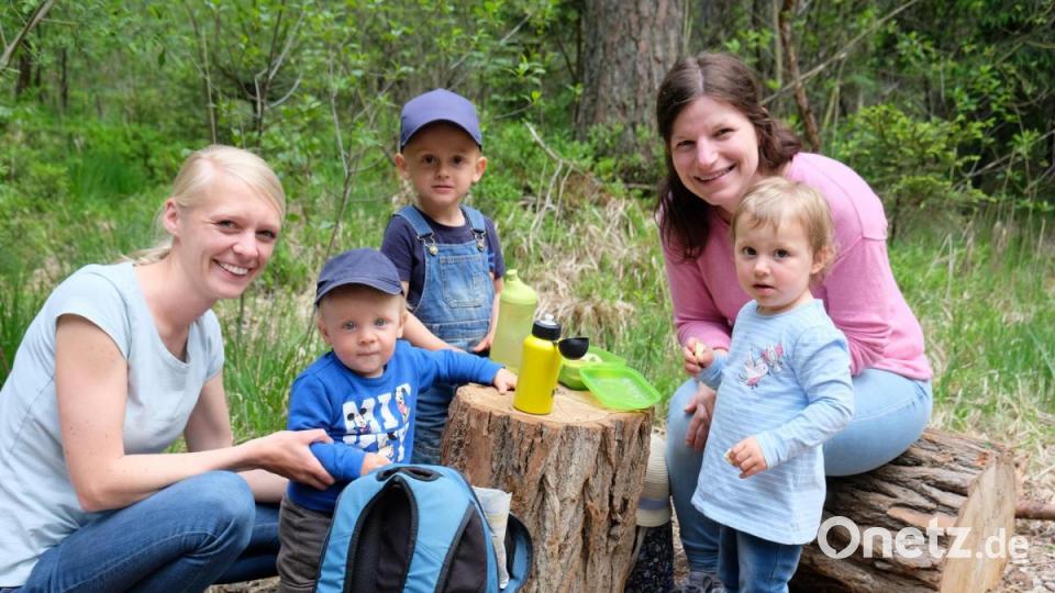 Ein Waldpicknick ist für Kids und Mamas stets ein besonderes Erlebnis - so wie auf diesem Bild noch vor der Corona-Pandemie.. Bild: do