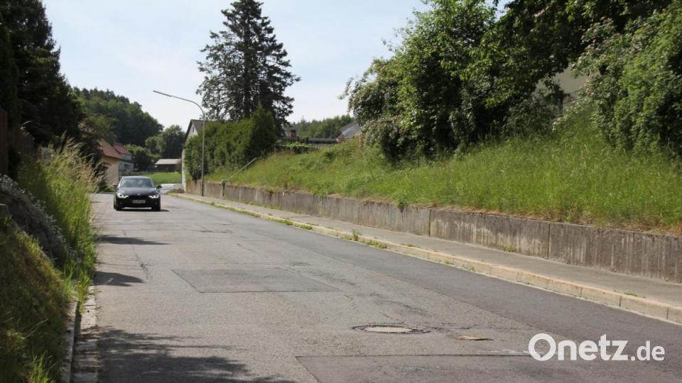 In der Eigelsberger Straße in Oberviechtach wird die Fahrbahn erneuert. Bild: frd