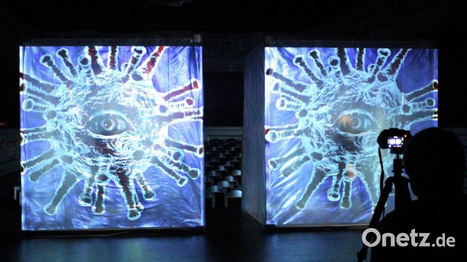 Der Auszubildende im 2. Lehrjahr begann bereits in der Schule, Aufführungen zu filmen. Für ihn ist Veranstaltungstechnik der Wunschberuf - beim Ausdruck &quot;Neuland&quot; musste der angehende Profi allerdings schmunzeln. Bild: Williamson, Dagmar