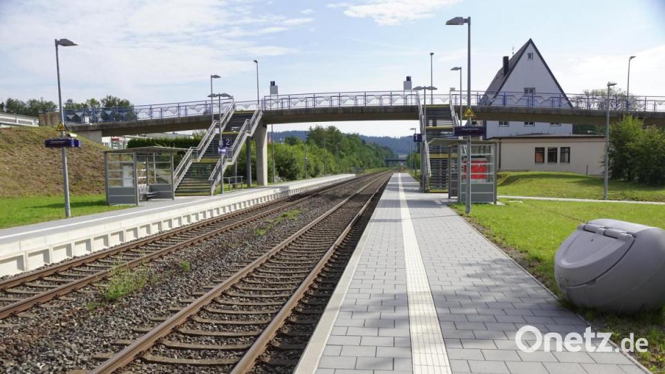 Die Bahnhaltestelle Immenreuth wurde bei der Verlegung bereits den neuen Anforderungen angepasst Bild: bkr