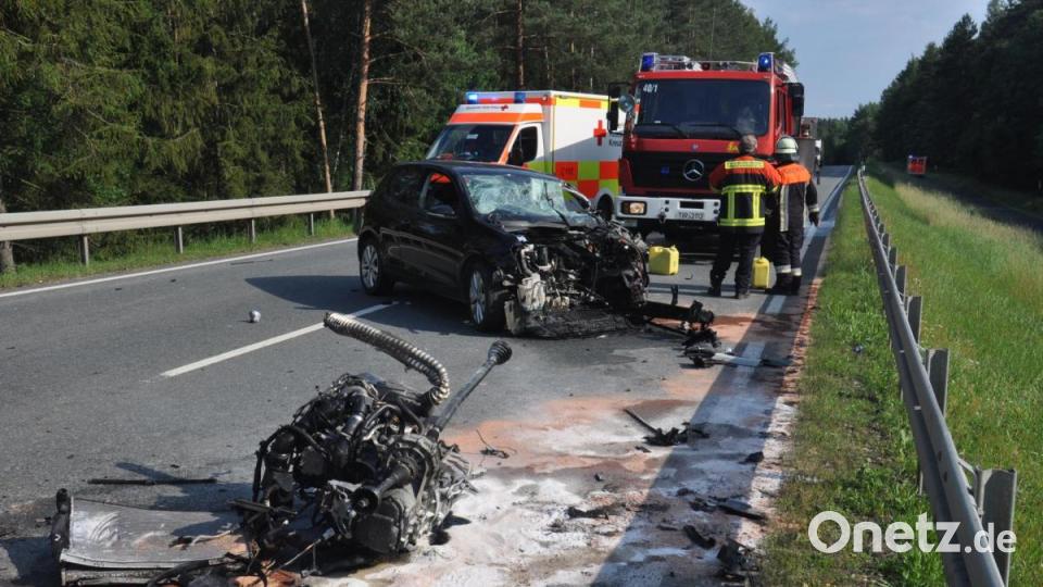 Der Fahrer des VW Golf hatte am späten Montagnachmittag auf der B 15 einen schweren Verkehrsunfall verursacht. Bild: ws
