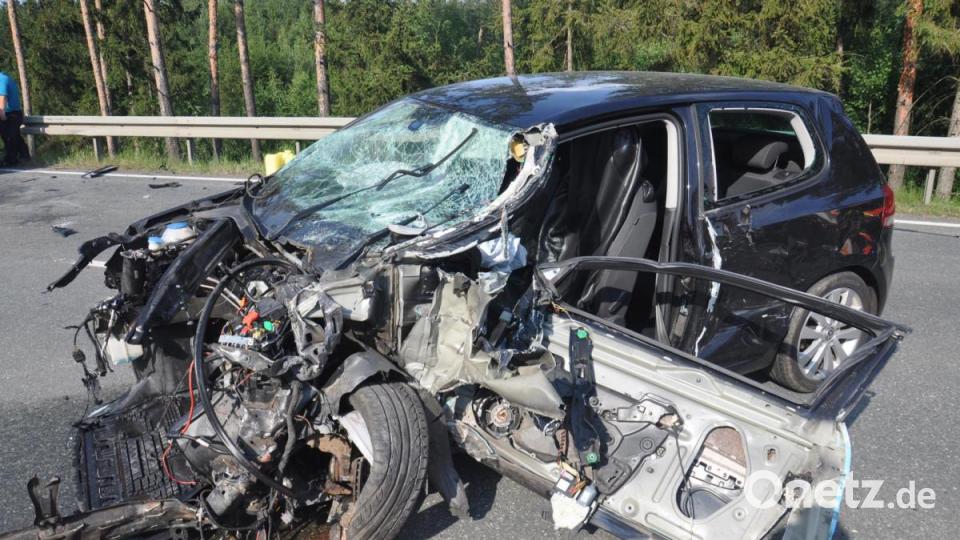 Schwerer Verkehrsunfall am Montag nahe der Maria-Weiher-Kurve bei Tirschenreuth. Bild: ws