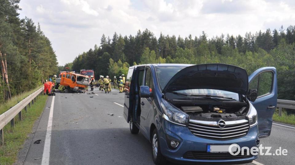 Schwerer Verkehrsunfall am Montag nahe der Maria-Weiher-Kurve bei Tirschenreuth. Bild: ws