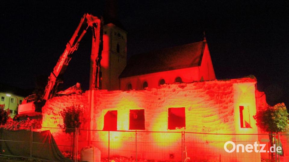 Fast schon sinnbildlich: Die Veranstaltungswirtschaft liegt - wie hier der Oberpfälzer Hof in Windischeschenbach - in Trümmern. Mit der bundesweiten Aktion &quot;Night of Light&quot; wurde darauf aufmerksam gemacht. Bild: stg