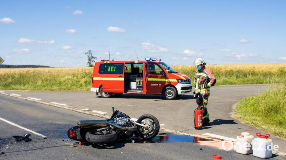 Die Feuerwehren Hiltersdorf und Freudenberg-Wutschdorf eilten zum Unfallort. Bild: dmra