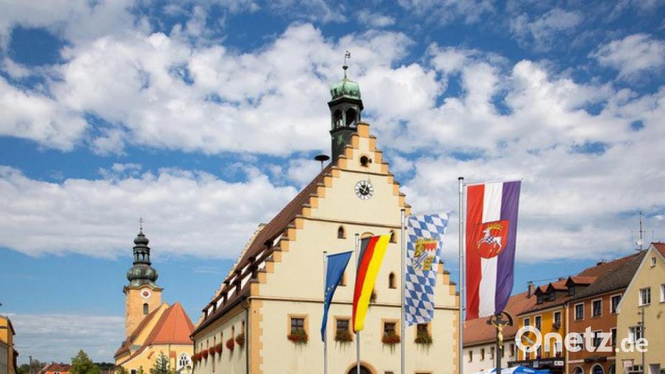 Architektouren 2020: Die Altstadtsanierung des Marktplatzes in Hirschau ist nach Ansicht der Bayerischen Architektenkammer beispielhaft gelungen. Architektur: Josef Garnhartner, Deggendorf. Bild: Gerhard Huster /exb