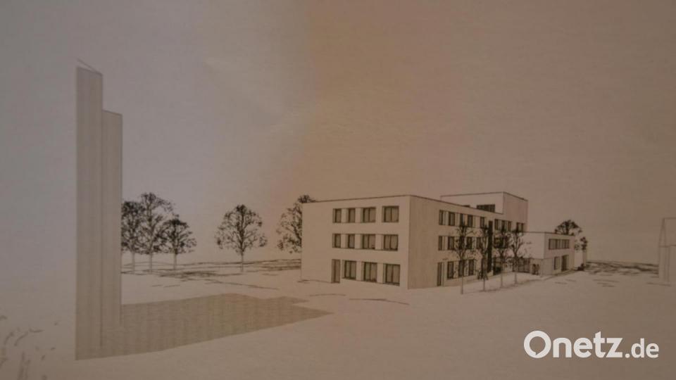 Der Neubau ist als Passivhaus mit zwei gestaffelten Baukörpern geplant. Dieser Blickwinkel ist von der Egerer Straße. Links ist das ehemalige Krankenhaus angedeutet. Bild: rti