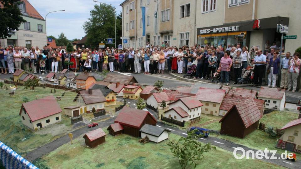Die Eigelsberger hatten beim letzten Heimatfest gleich ihr ganzes Dorf im Modell dabei. Archivbild: frd
