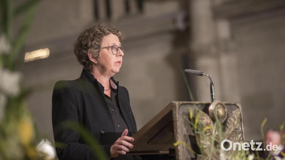 Christine Lohse, Schuldirektorin der Regensburger Domspatzen, sprach beim Requiem für Domkapellmeister Georg Ratzinger im Dom St. Peter. Bild: Uwe Moosburger/dpa
